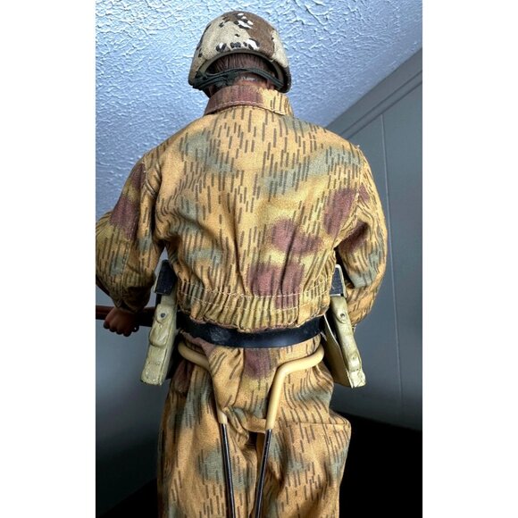 Camouflage Military Man Helmet Weapon Ammo Cartridge Belt Stand Action figure - Picture 3 of 13